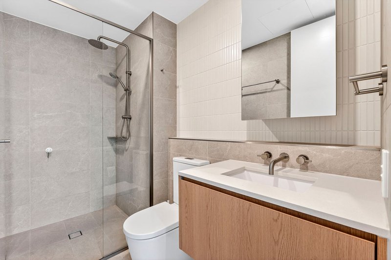 Photo - 303/146 Surf Parade, Broadbeach QLD 4218 - Image 8