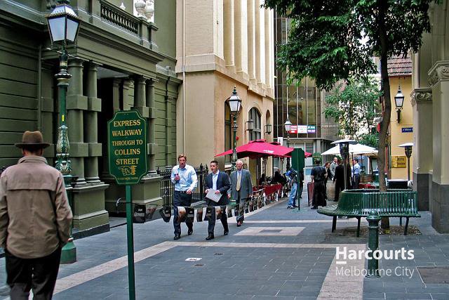 Photo - 303/18-20 Bank Place, Melbourne VIC 3000 - Image 10