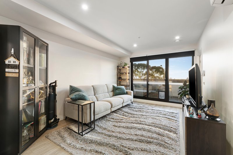 Photo - 303/1A Omeo Court, Bentleigh East VIC 3165 - Image 2