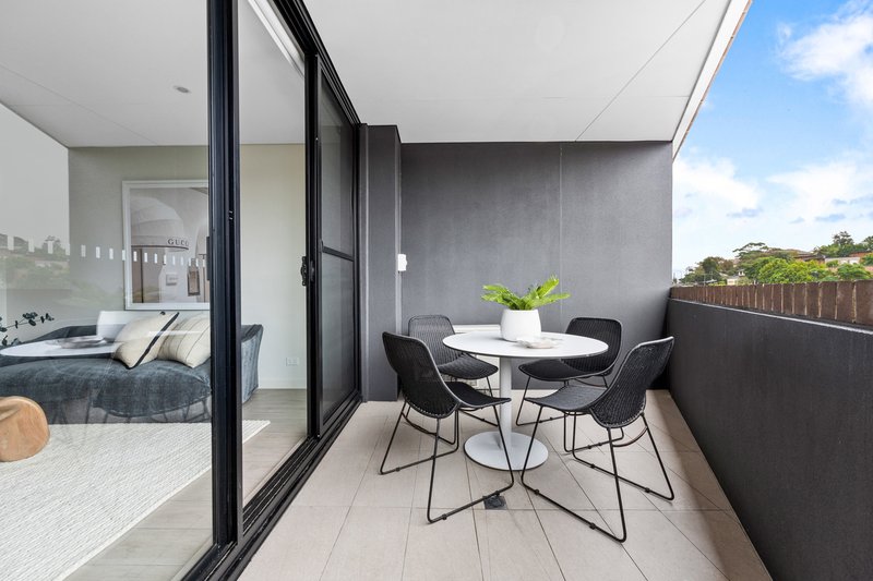 Photo - 303/2 Delmar Parade, Dee Why NSW 2099 - Image 3