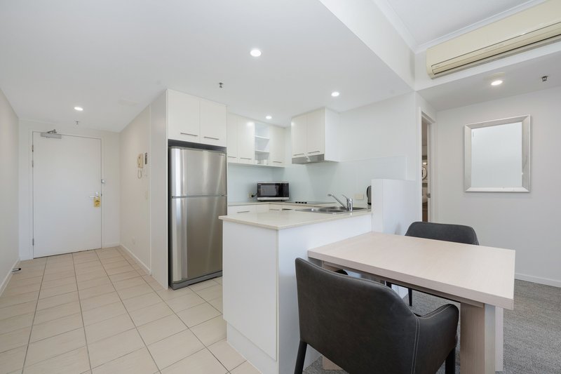 Photo - 303/2 Dibbs Street, South Townsville QLD 4810 - Image 5
