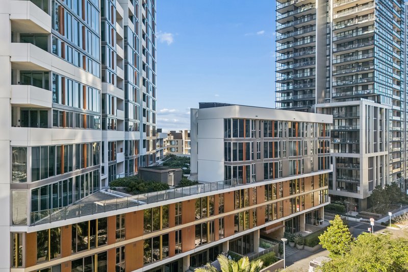Photo - 303/2 Wentworth Place, Wentworth Point NSW 2127 - Image 2