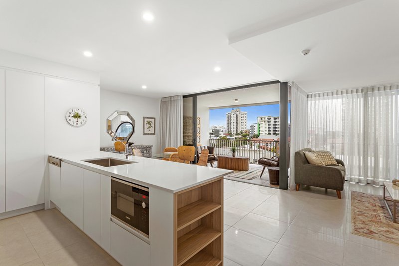 Photo - 303/25 Baden Powell Street, Maroochydore QLD 4558 - Image 9