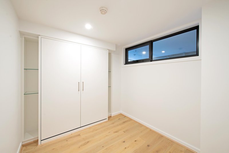 Photo - 303/32 Mort Street, Braddon ACT 2612 - Image 7