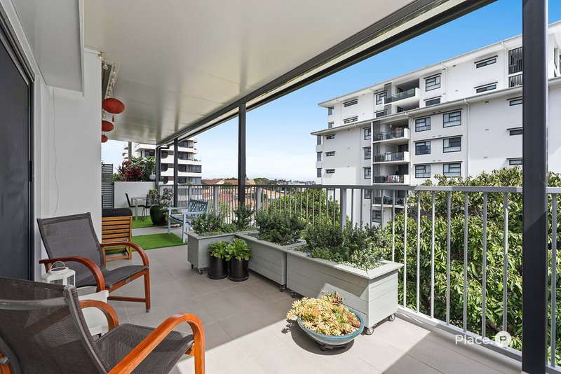 Photo - 303/39 Bay Terrace, Wynnum QLD 4178 - Image 3