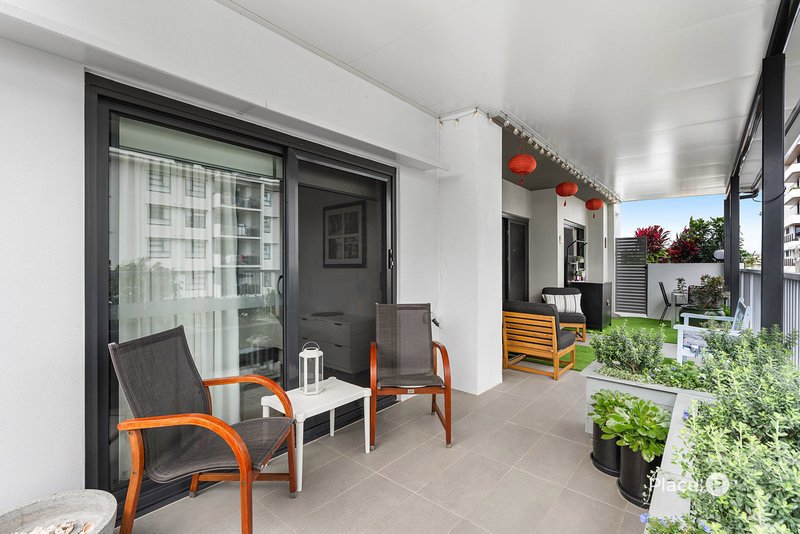 Photo - 303/39 Bay Terrace, Wynnum QLD 4178 - Image 4
