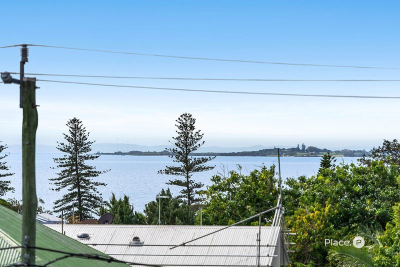 Photo - 303/39 Bay Terrace, Wynnum QLD 4178 - Image 5