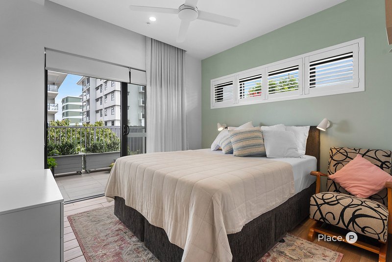 Photo - 303/39 Bay Terrace, Wynnum QLD 4178 - Image 8
