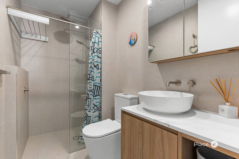 Photo - 303/39 Bay Terrace, Wynnum QLD 4178 - Image 9
