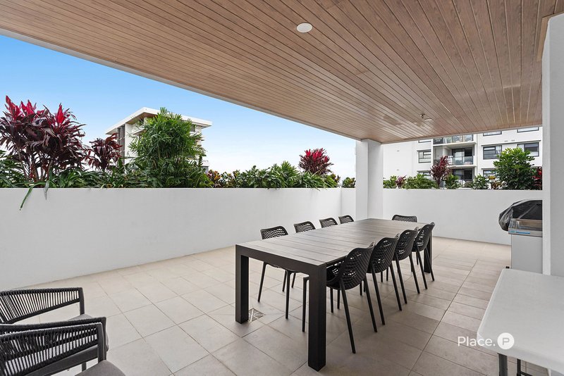 Photo - 303/39 Bay Terrace, Wynnum QLD 4178 - Image 10