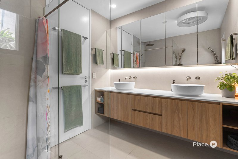 Photo - 303/39 Bay Terrace, Wynnum QLD 4178 - Image 12