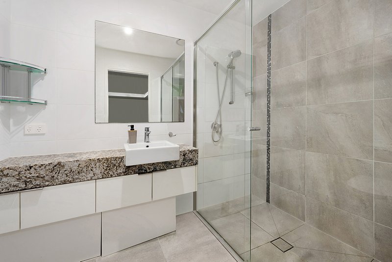 Photo - 303/4 Anderson Street, Scarborough QLD 4020 - Image 10