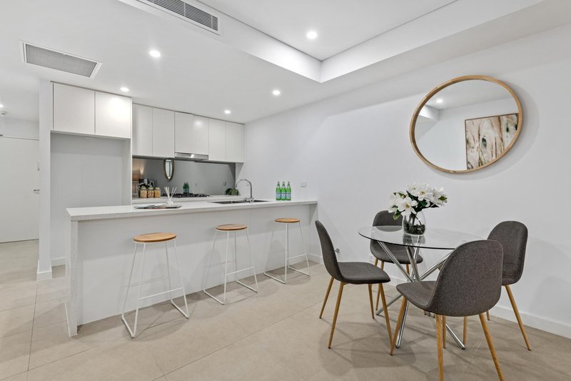 Photo - 303/4 Saxby Close, Botany NSW 2019 - Image 3