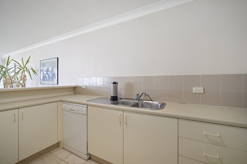 Photo - 303/6 Coyne Street, Coolangatta QLD 4225 - Image 8