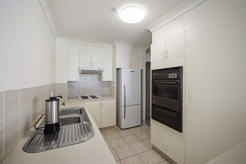 Photo - 303/6 Coyne Street, Coolangatta QLD 4225 - Image 12