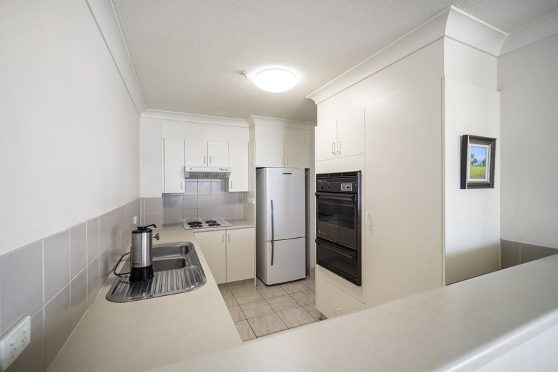 Photo - 303/6 Coyne Street, Coolangatta QLD 4225 - Image 15