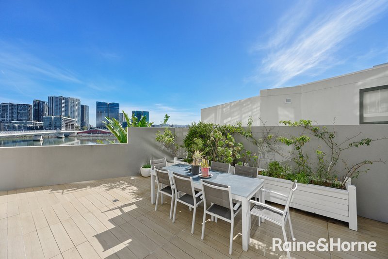 Photo - 303/7 Gauthorpe Street, Rhodes NSW 2138 - Image 2