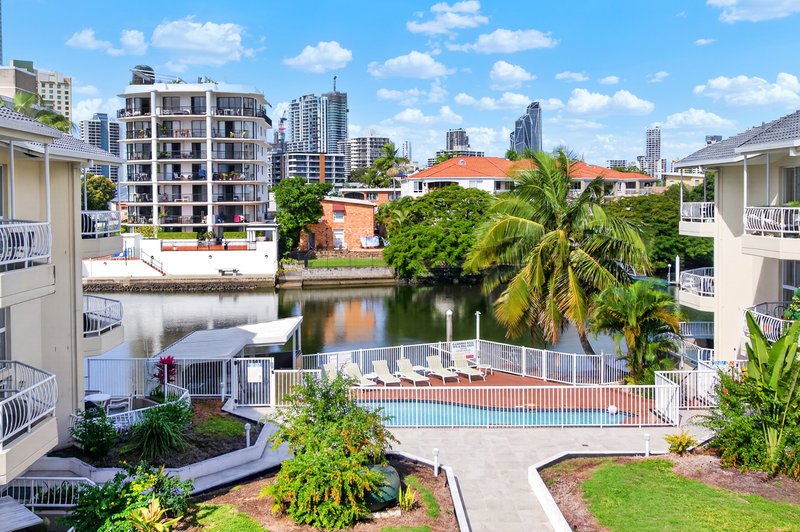 Photo - 30/37 Peninsular Drive, Surfers Paradise QLD 4217 - Image 4