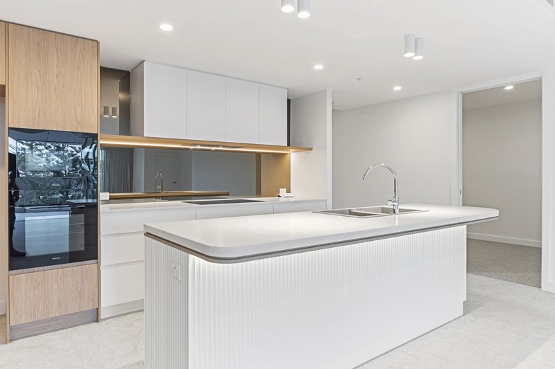 Photo - 303/85 Landsborough Avenue, Scarborough QLD 4020 - Image 9