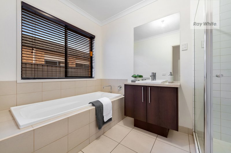 Photo - 304 Waterview Boulevard, Craigieburn VIC 3064 - Image 12