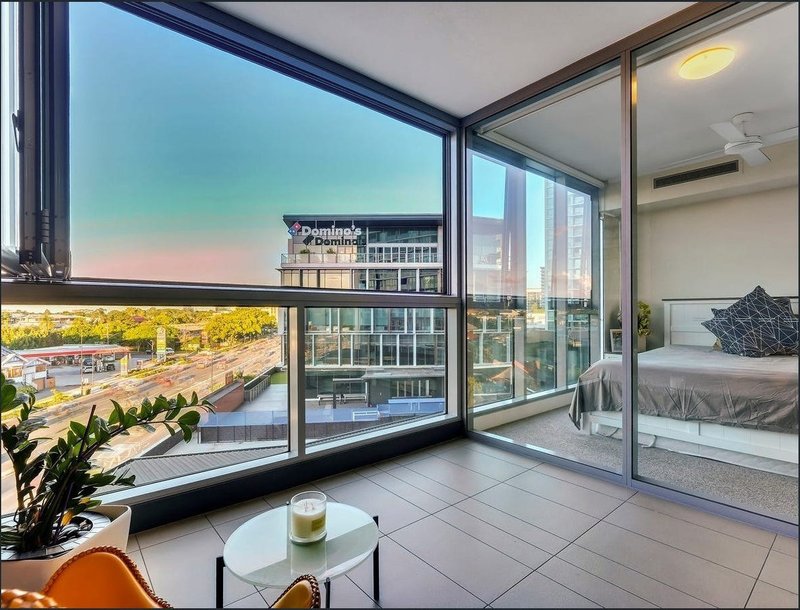 Photo - 30403/2 Harbour Road, Hamilton QLD 4007 - Image 8