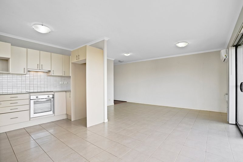 Photo - 304/1 Griffiths Street, Blacktown NSW 2148 - Image 4