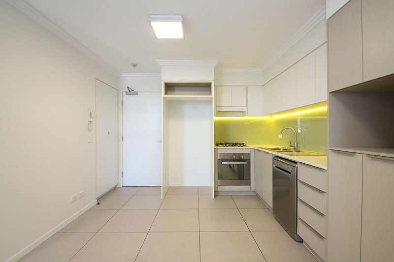 Photo - 304/14 Merivale Street, South Brisbane QLD 4101 - Image 11