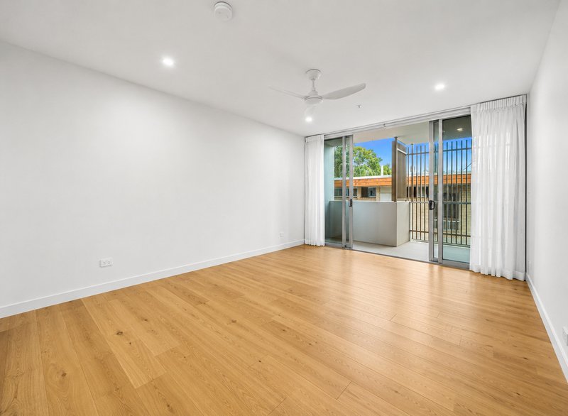 Photo - 304/141 Musgrave Street, Coolangatta QLD 4225 - Image 3