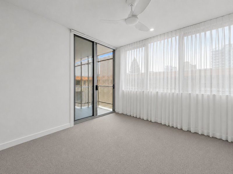 Photo - 304/141 Musgrave Street, Coolangatta QLD 4225 - Image 5