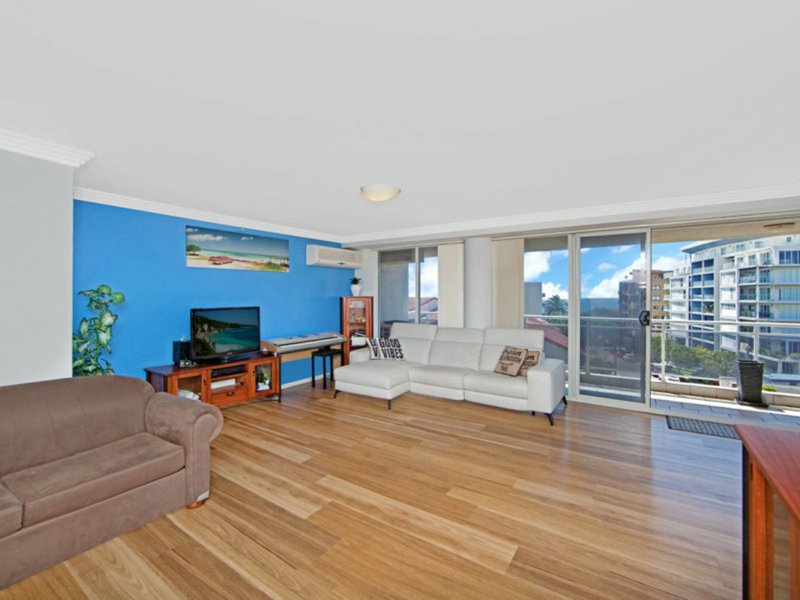 Photo - 304/18-20 Dening Street, The Entrance NSW 2261 - Image 4