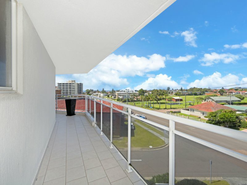 Photo - 304/18-20 Dening Street, The Entrance NSW 2261 - Image 14