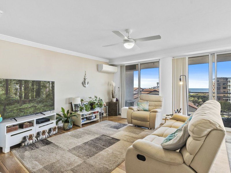 Photo - 304/18 Dening Street, The Entrance NSW 2261 - Image 2