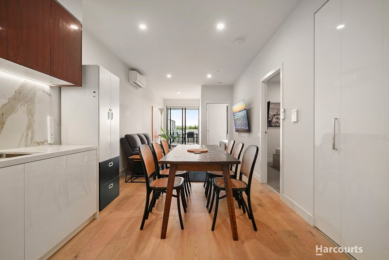 Photo - 304/180 Reynolds Road, Doncaster East VIC 3109 - Image 4