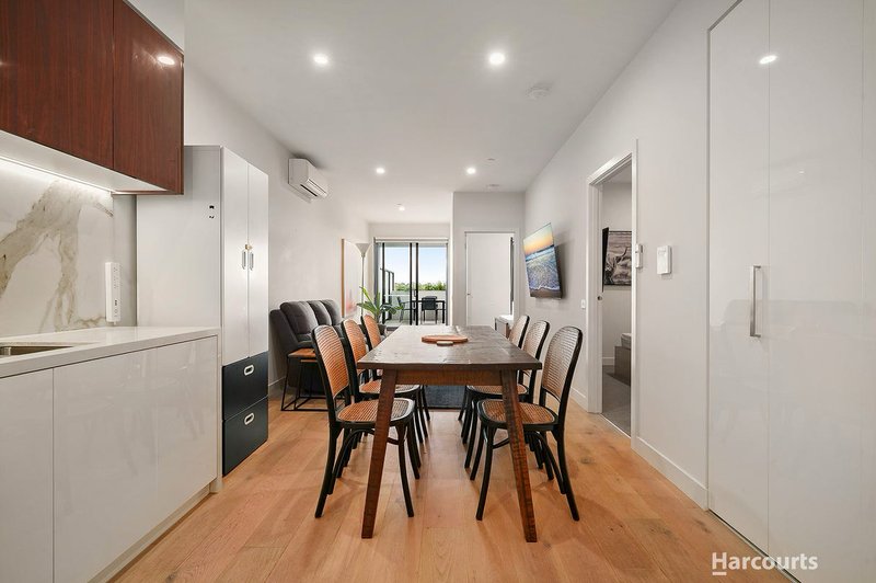 Photo - 304/180 Reynolds Road, Doncaster East VIC 3109 - Image 2