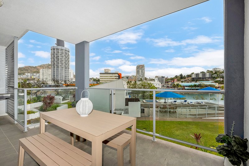 Photo - 304/2 Dibbs Street, South Townsville QLD 4810 - Image 1