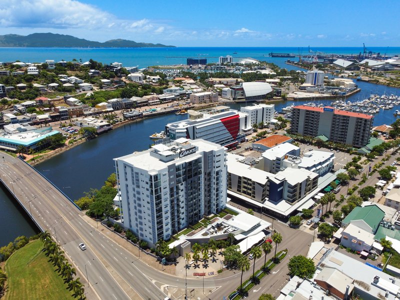 Photo - 304/2 Dibbs Street, South Townsville QLD 4810 - Image 2