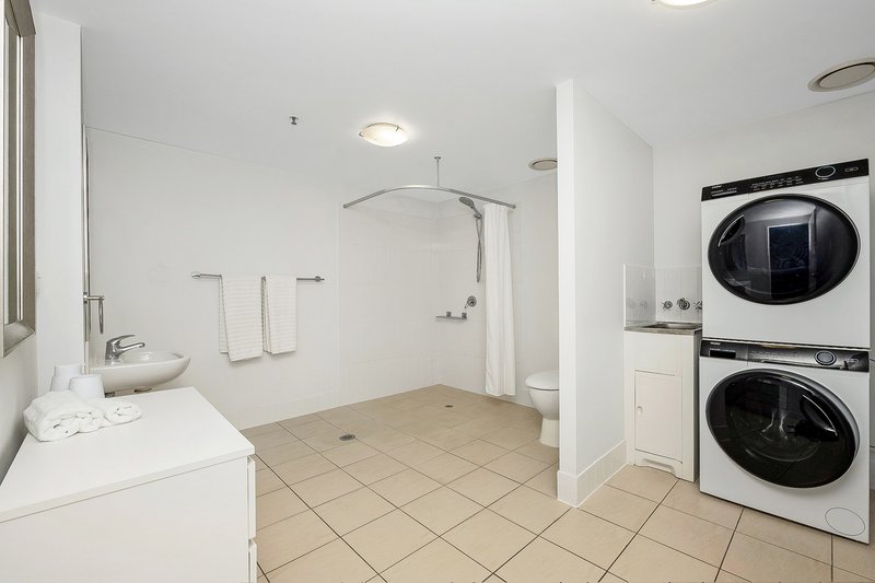 Photo - 304/2 Dibbs Street, South Townsville QLD 4810 - Image 7