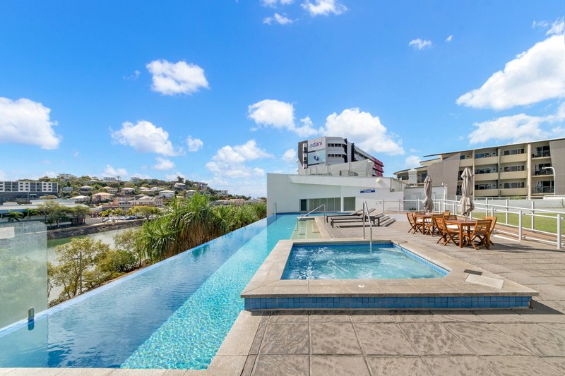 Photo - 304/2 Dibbs Street, South Townsville QLD 4810 - Image 8