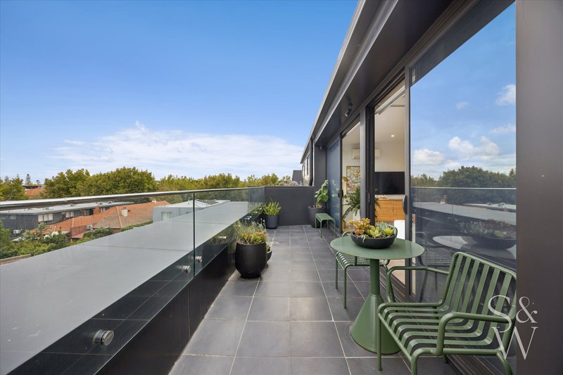 Photo - 304/2 Kingsley Street, Elwood VIC 3184 - Image 1