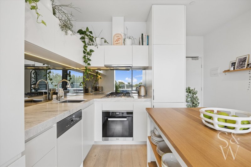 Photo - 304/2 Kingsley Street, Elwood VIC 3184 - Image 3