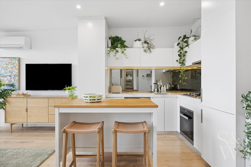 Photo - 304/2 Kingsley Street, Elwood VIC 3184 - Image 4