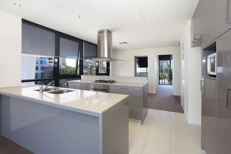 Photo - 304/4 Wahroonga Place, Surfers Paradise QLD 4217 - Image 4