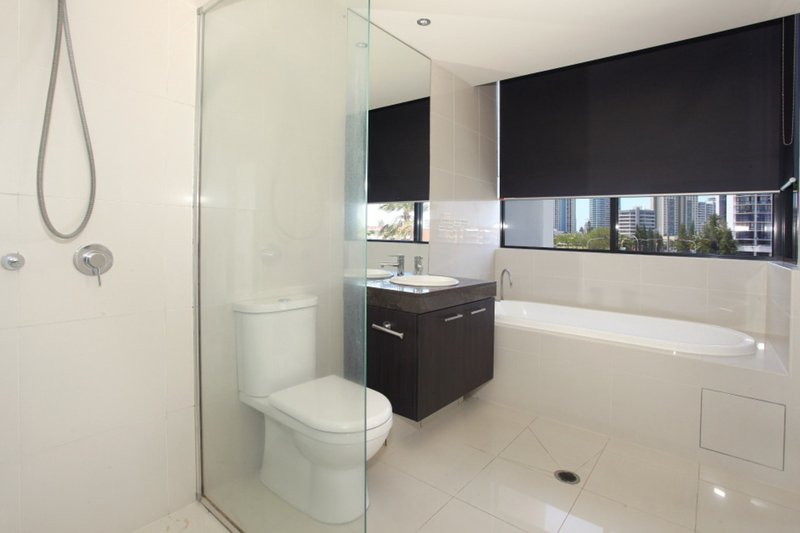 Photo - 304/4 Wahroonga Place, Surfers Paradise QLD 4217 - Image 5