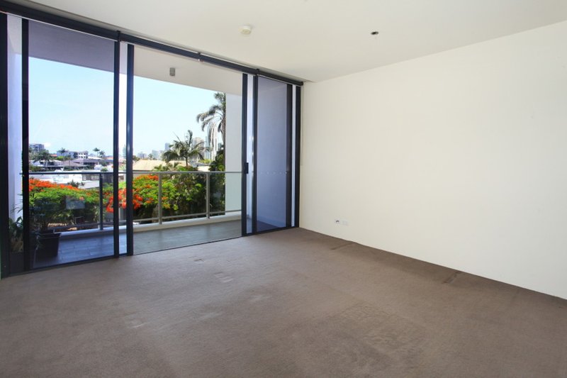 Photo - 304/4 Wahroonga Place, Surfers Paradise QLD 4217 - Image 7