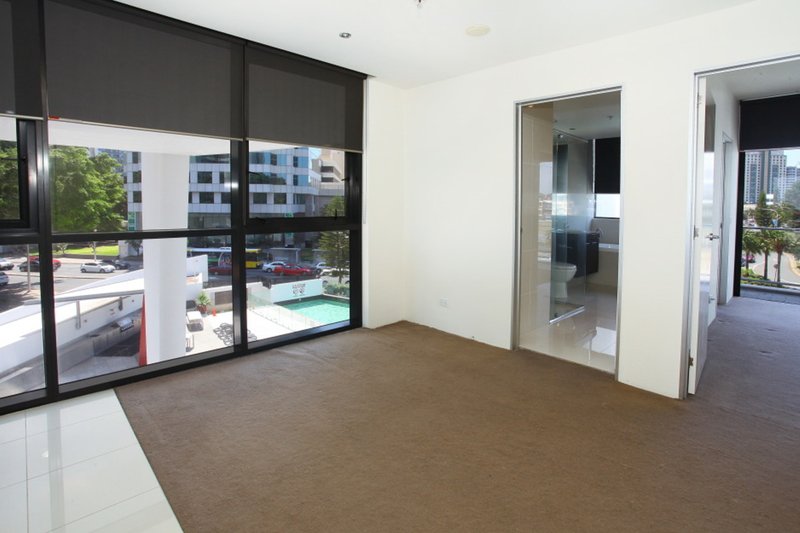 Photo - 304/4 Wahroonga Place, Surfers Paradise QLD 4217 - Image 8