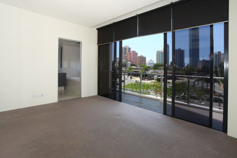 Photo - 304/4 Wahroonga Place, Surfers Paradise QLD 4217 - Image 9