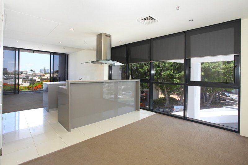 Photo - 304/4 Wahroonga Place, Surfers Paradise QLD 4217 - Image 11