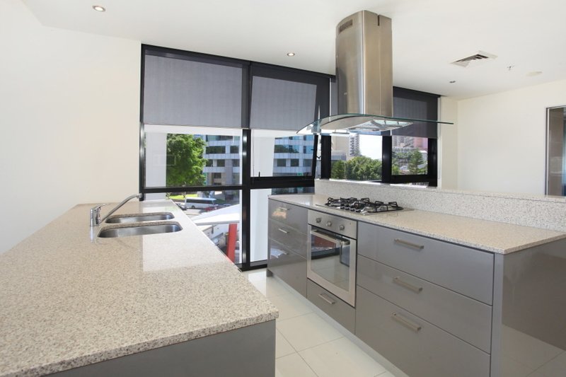 Photo - 304/4 Wahroonga Place, Surfers Paradise QLD 4217 - Image 13