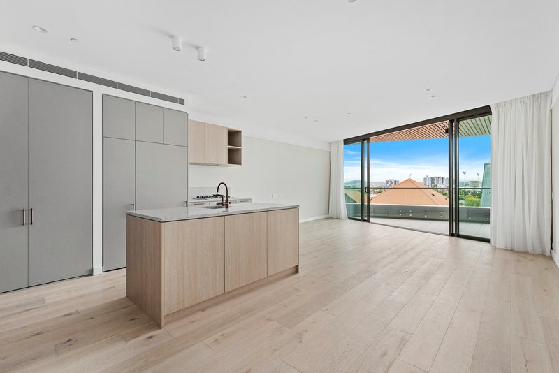 Photo - 304/470 Main Street, Kangaroo Point QLD 4169 - Image 2