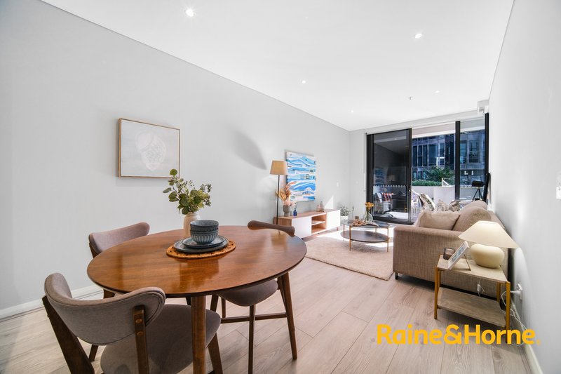 Photo - 304/5 Wentworth Place, Wentworth Point NSW 2127 - Image 3